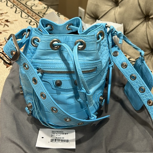 Balenciaga XS Le Cagole Bucket Bag - Picture 9 of 16